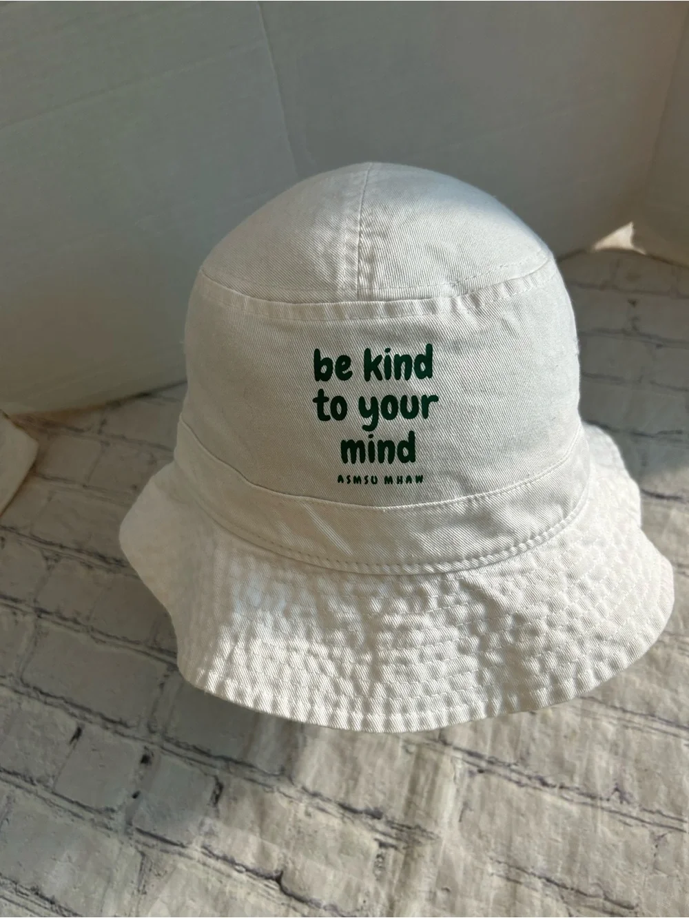 PORT AUTHORITY SIZE L/XL MENS WHITE 100% COTTON BE KIND TO YOUR MIND IN GREEN